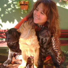 Marcela y sus cachorras (Shar Pei)